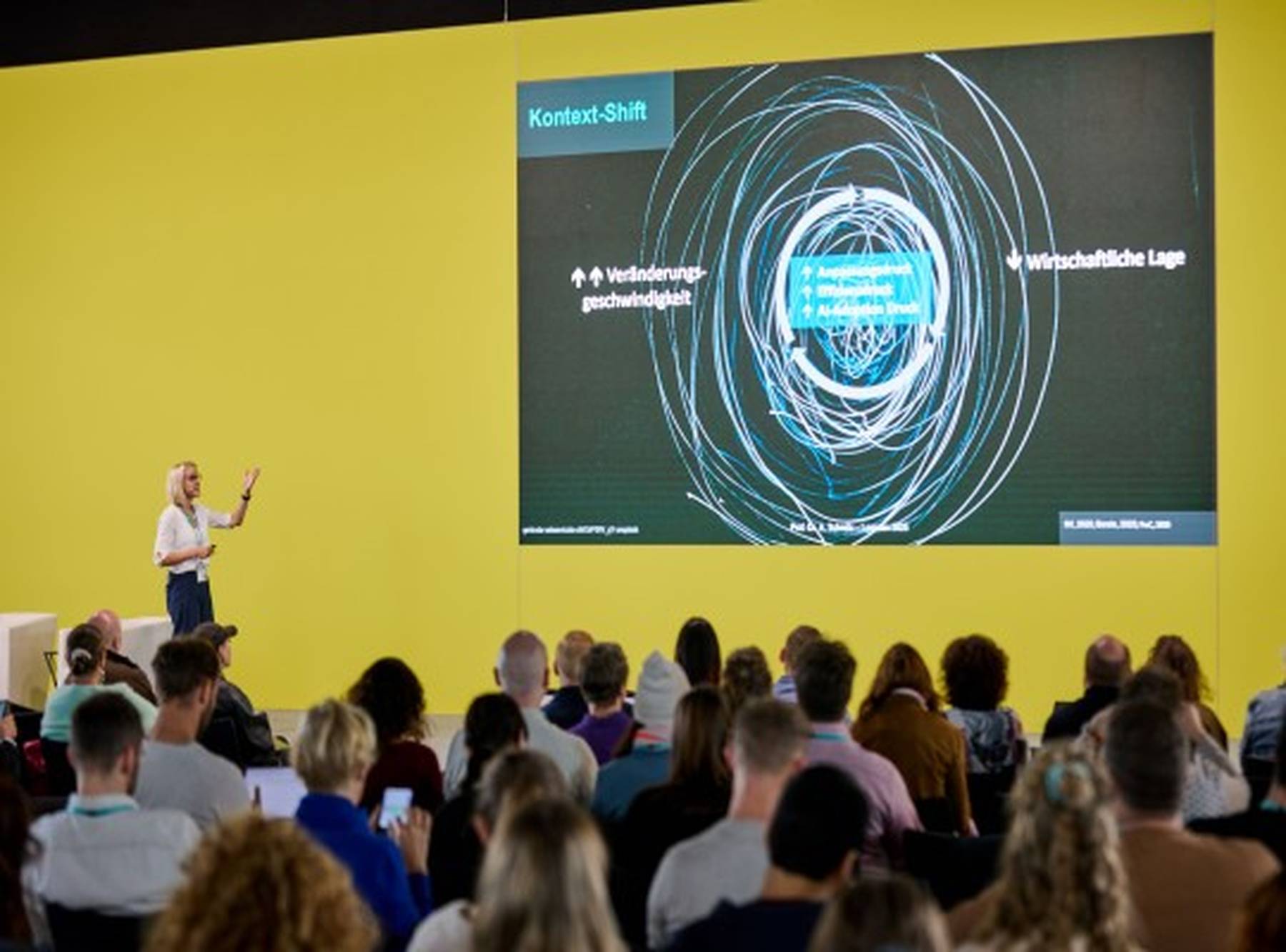 LEARNTEC convention: Speaker on the stage